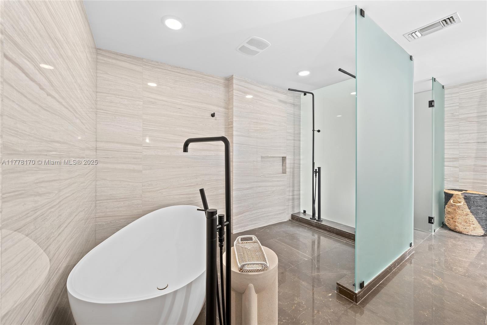 AUBERGE BEACH RESIDENCES - Residential