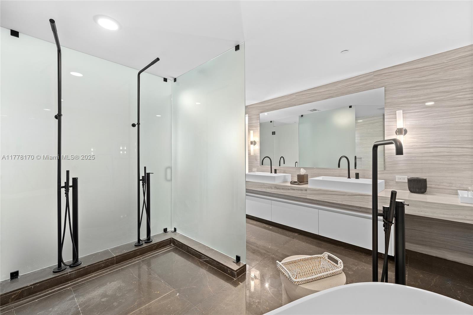 AUBERGE BEACH RESIDENCES - Residential