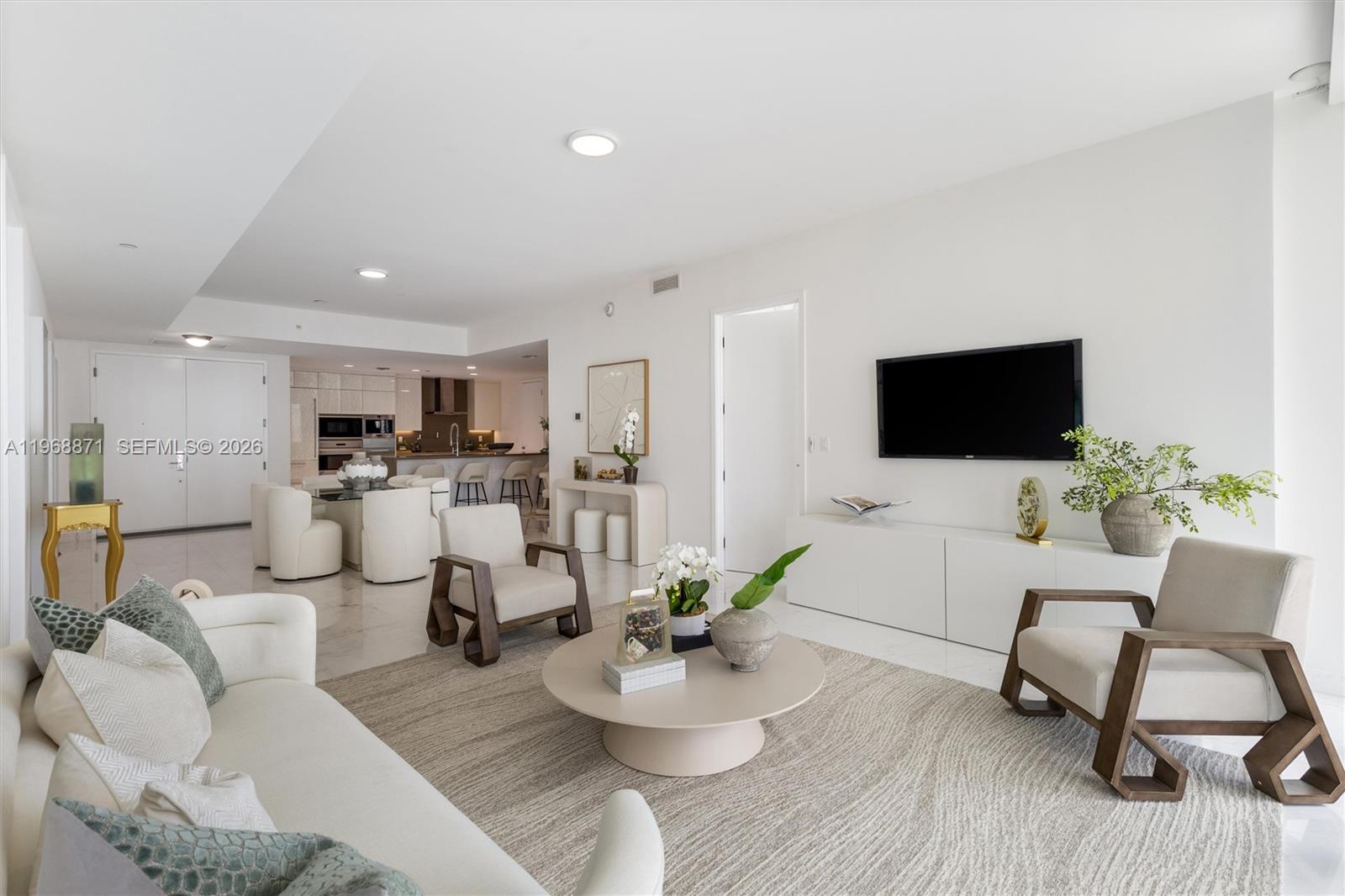 17475 Collins Ave 703