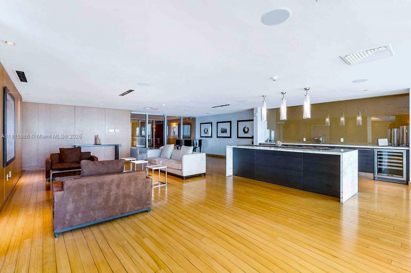 900 BISCAYNE BAY CONDO - Residential Lease