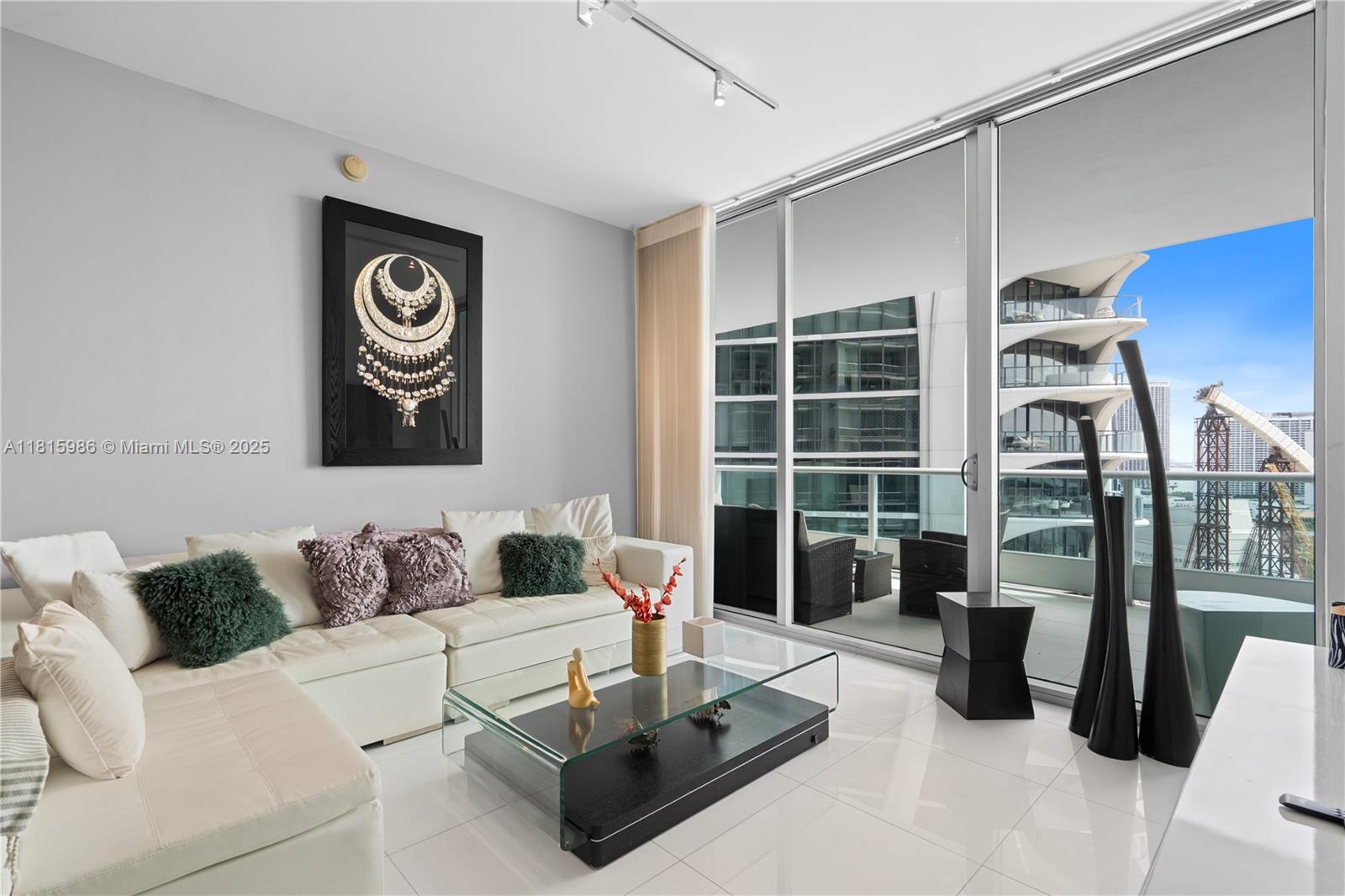 900 BISCAYNE BAY CONDO - Residential Lease
