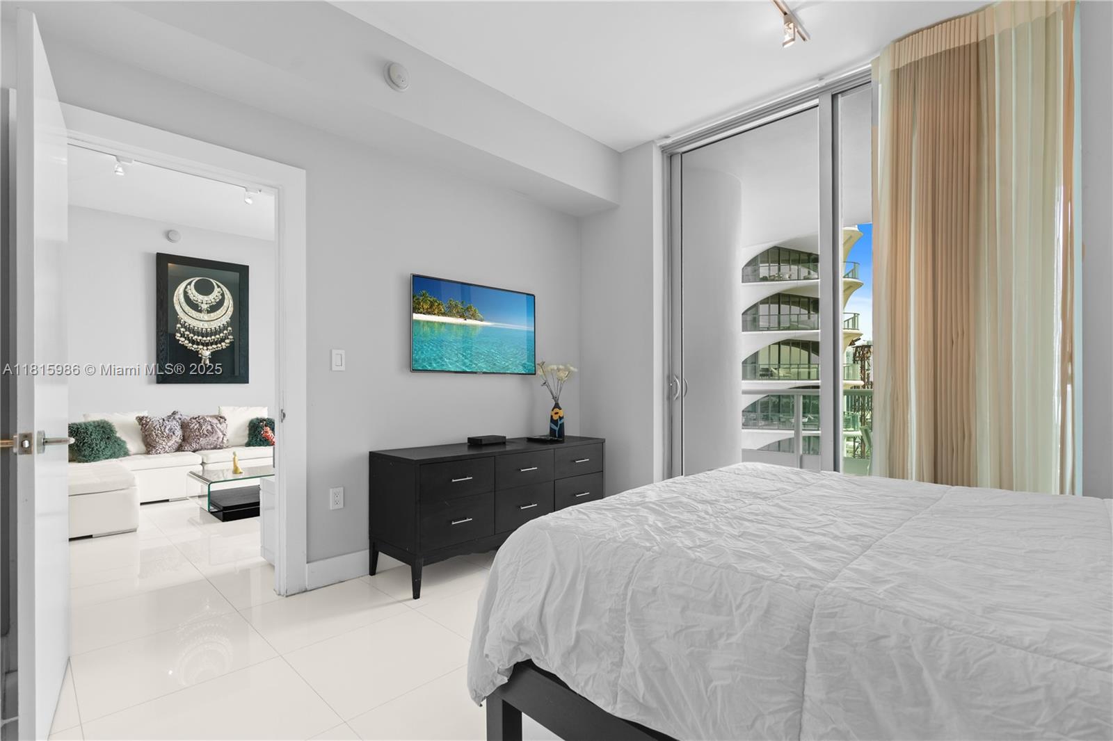 900 BISCAYNE BAY CONDO - Residential Lease