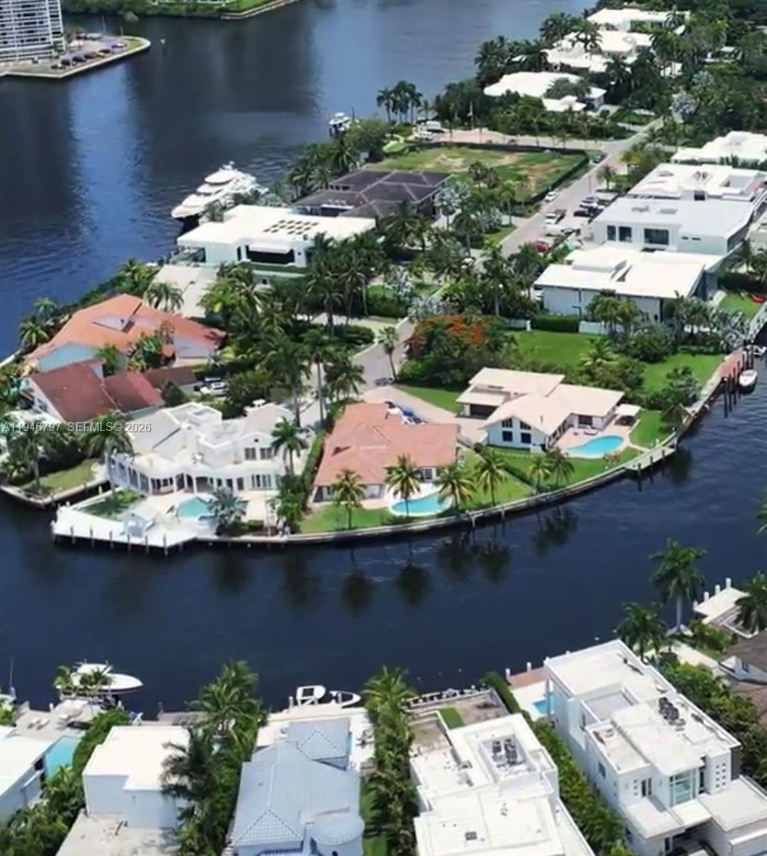 349, 345, 343 Centre Is