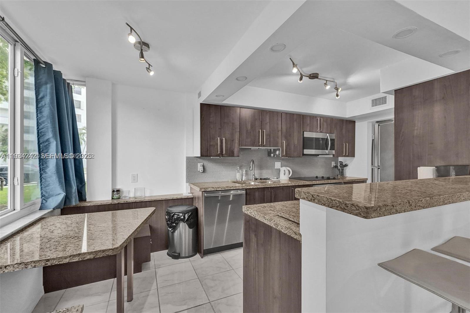 CARIBBEAN BREEZE CONDO - Residential