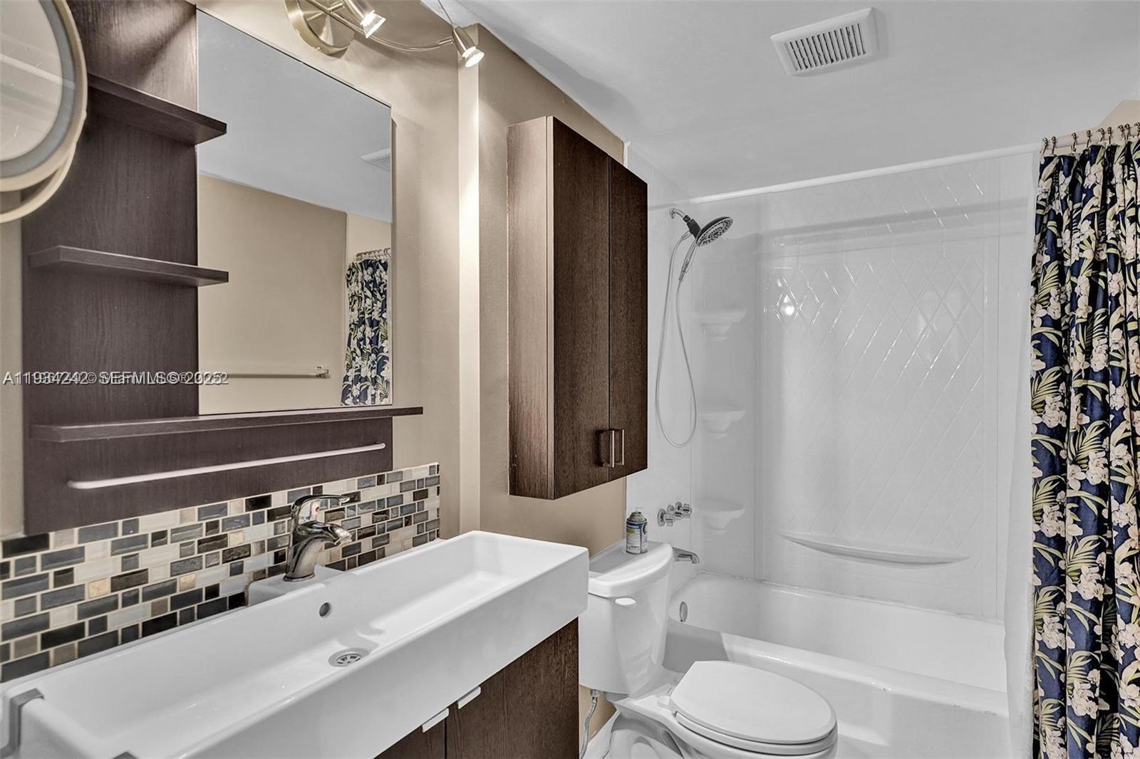 CARIBBEAN BREEZE CONDO - Residential