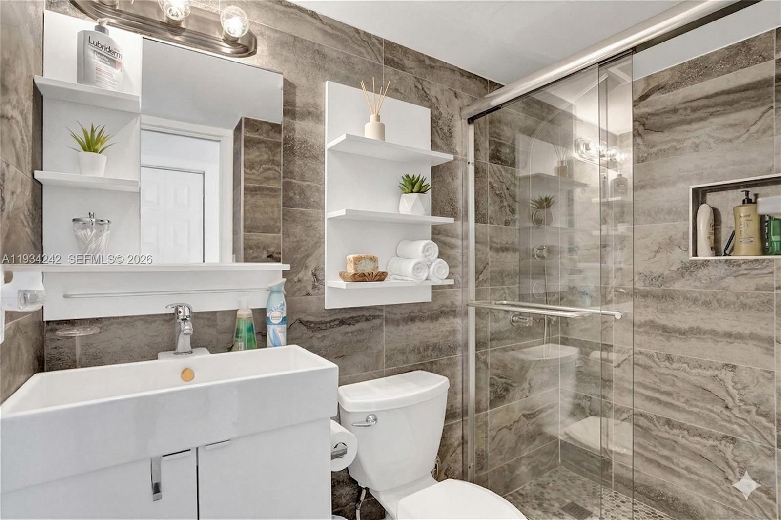 CARIBBEAN BREEZE CONDO - Residential