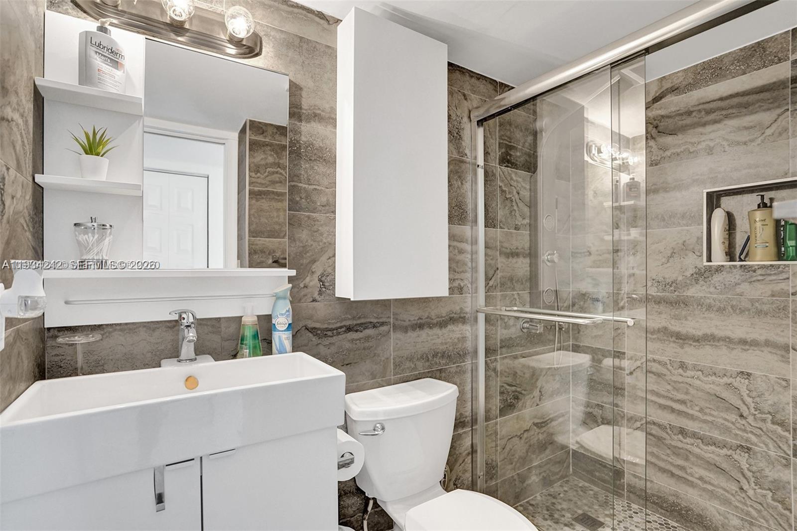 CARIBBEAN BREEZE CONDO - Residential