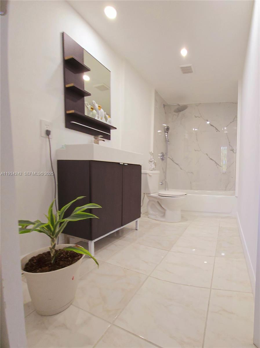 CARIBBEAN BREEZE CONDO - Residential