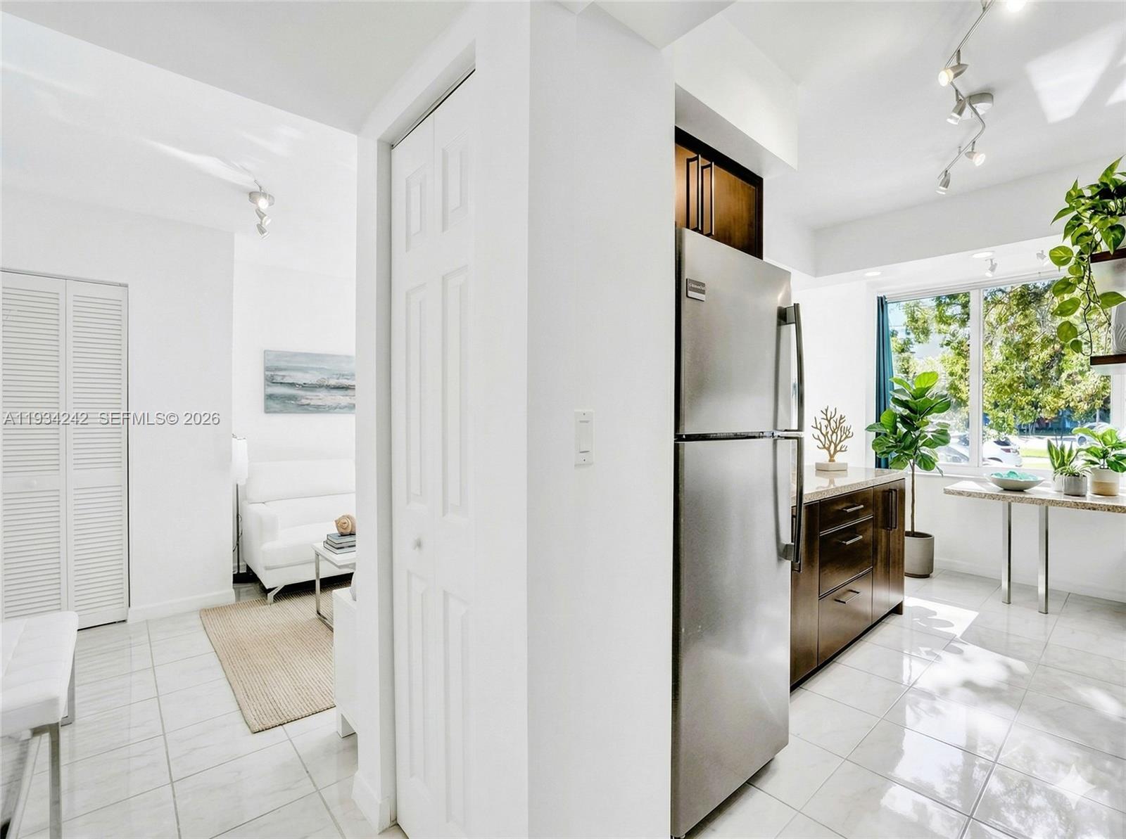 CARIBBEAN BREEZE CONDO - Residential