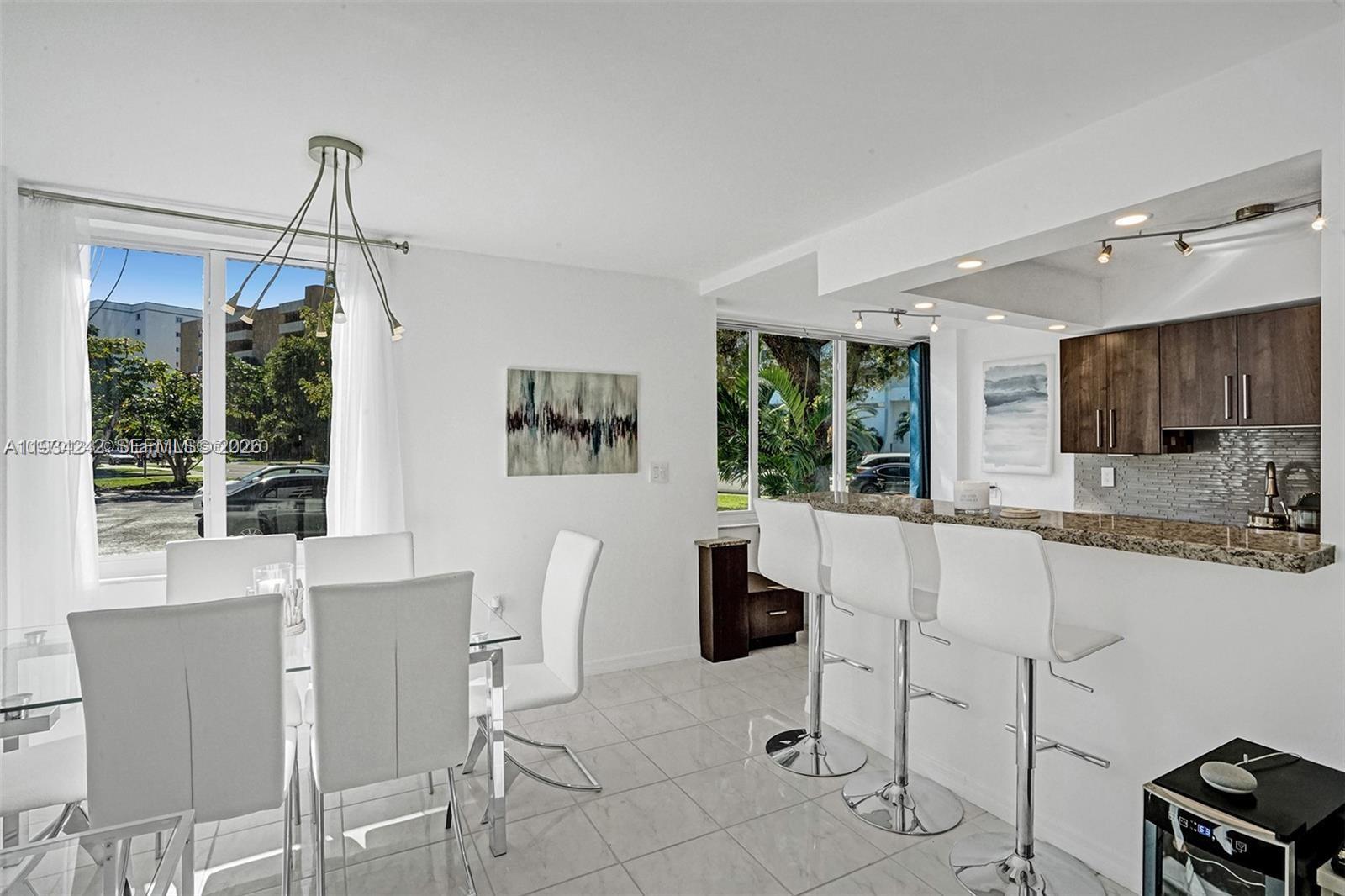 CARIBBEAN BREEZE CONDO - Residential