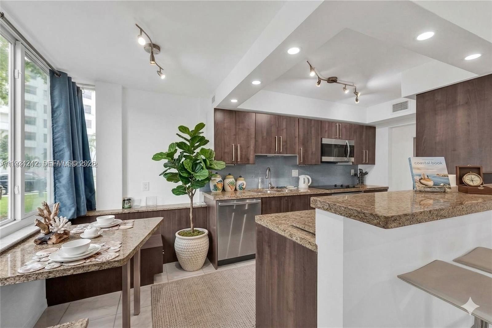 CARIBBEAN BREEZE CONDO - Residential