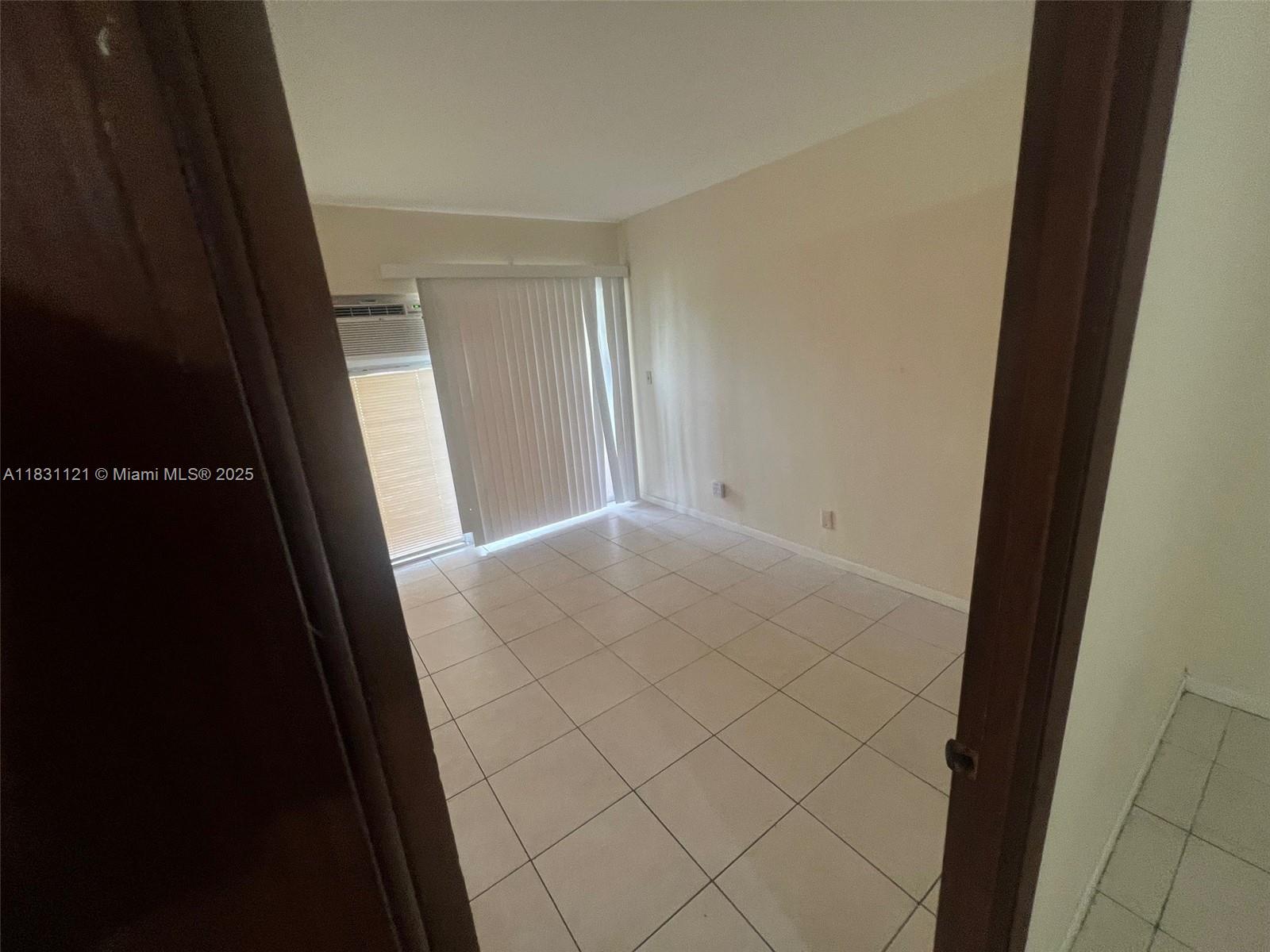 LOCATION! Studio apartment in Coral Gables!! is located on the first floor. Foyer entrance has two large closets. Spacious kitchen with plenty of cabinets. Open layout with screened patio. Walk to UM, Publix, Whole Foods, Metro, downtown South Miami, and much more!! Laundry facility on-site.