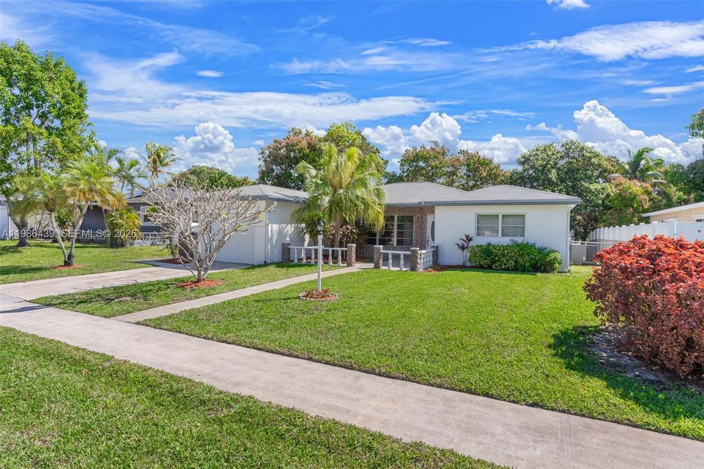 Photo of 815 SW 50th Ter, Margate, FL 33068 (MLS # A11986439)