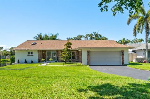 Photo of 13750 Green Cove Pl, Davie, FL 33325 (MLS # A12013306)