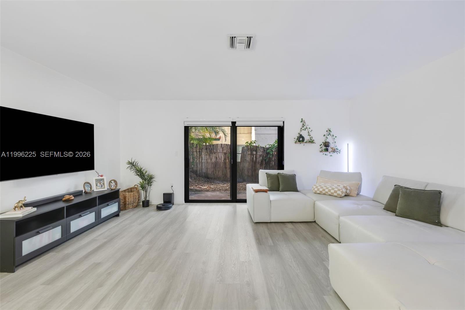 LOVINS TOWNHOUSES CONDO - Residential