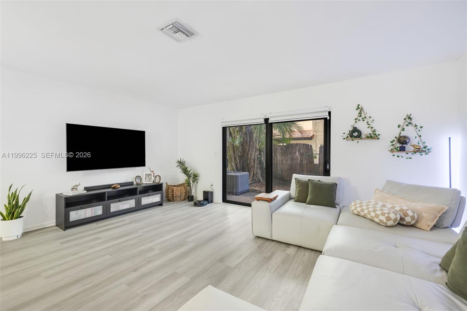 LOVINS TOWNHOUSES CONDO - Residential