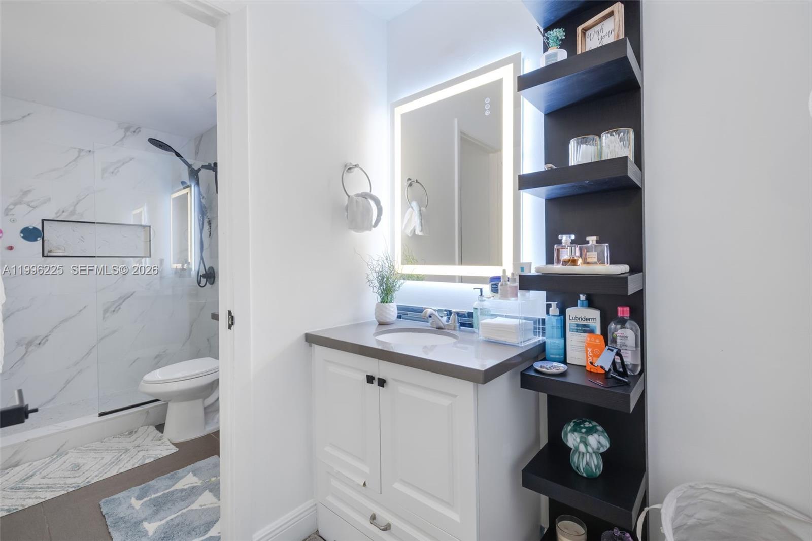 LOVINS TOWNHOUSES CONDO - Residential