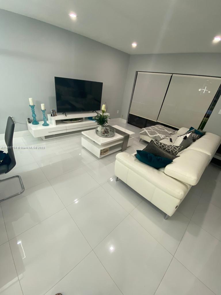 INDIAN SUMMER VILG CONDO - Residential