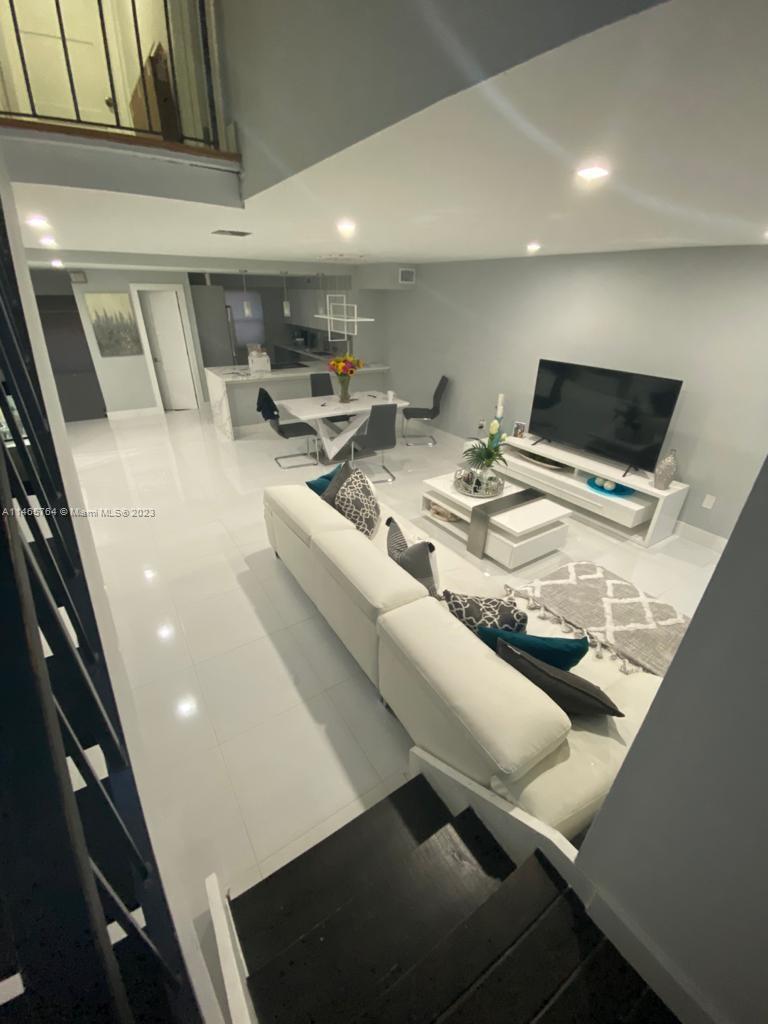INDIAN SUMMER VILG CONDO - Residential