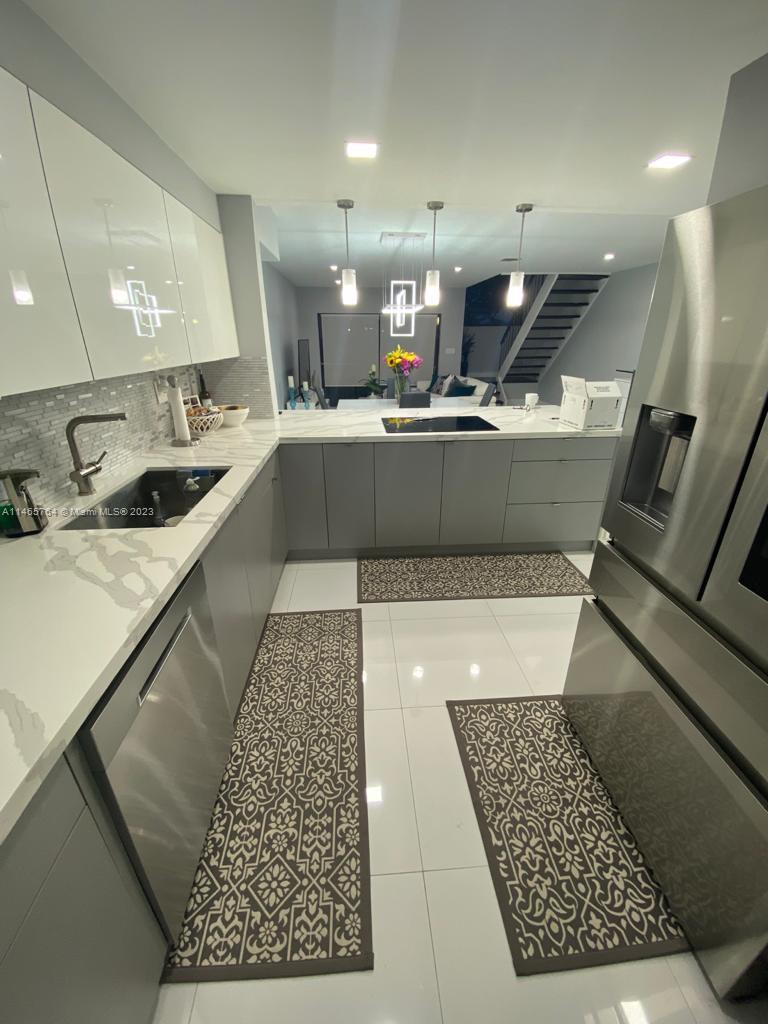 INDIAN SUMMER VILG CONDO - Residential