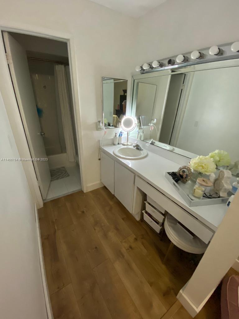 INDIAN SUMMER VILG CONDO - Residential