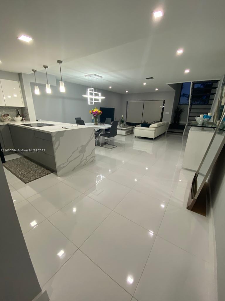 INDIAN SUMMER VILG CONDO - Residential