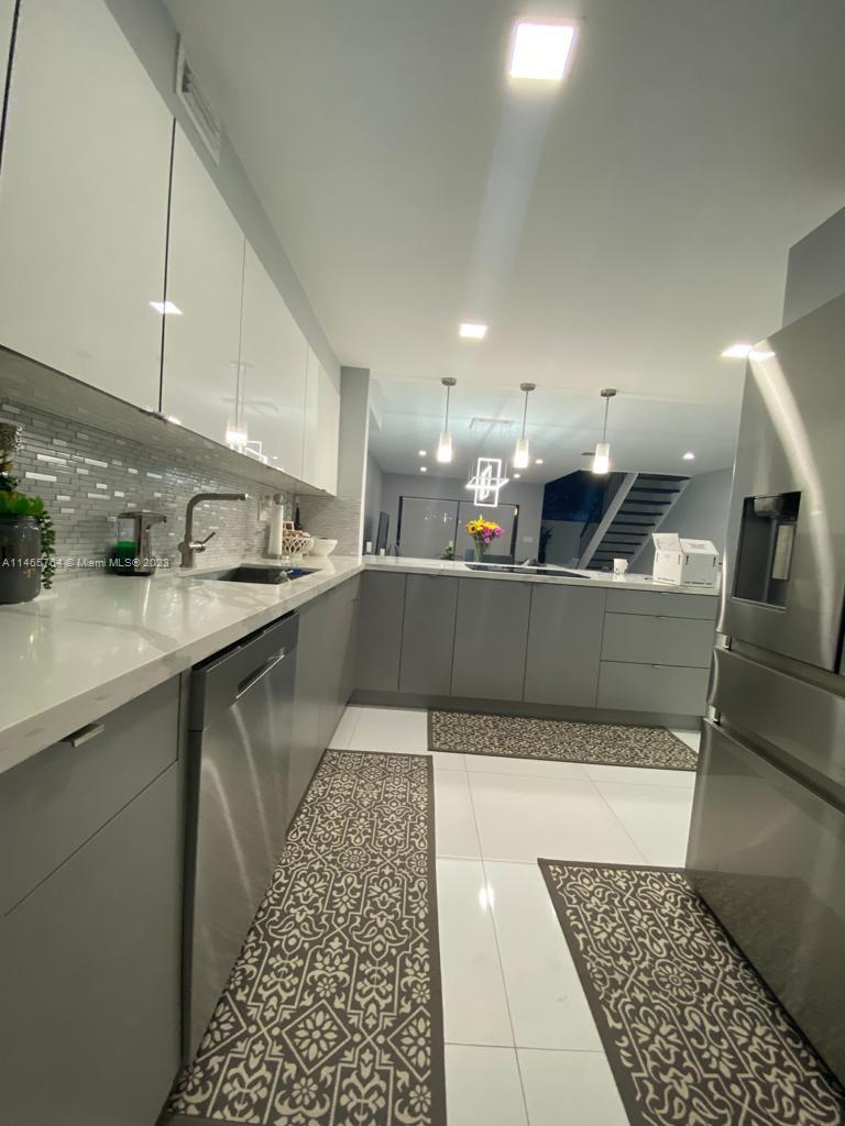 INDIAN SUMMER VILG CONDO - Residential