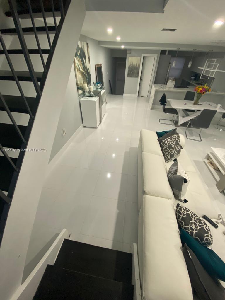 INDIAN SUMMER VILG CONDO - Residential