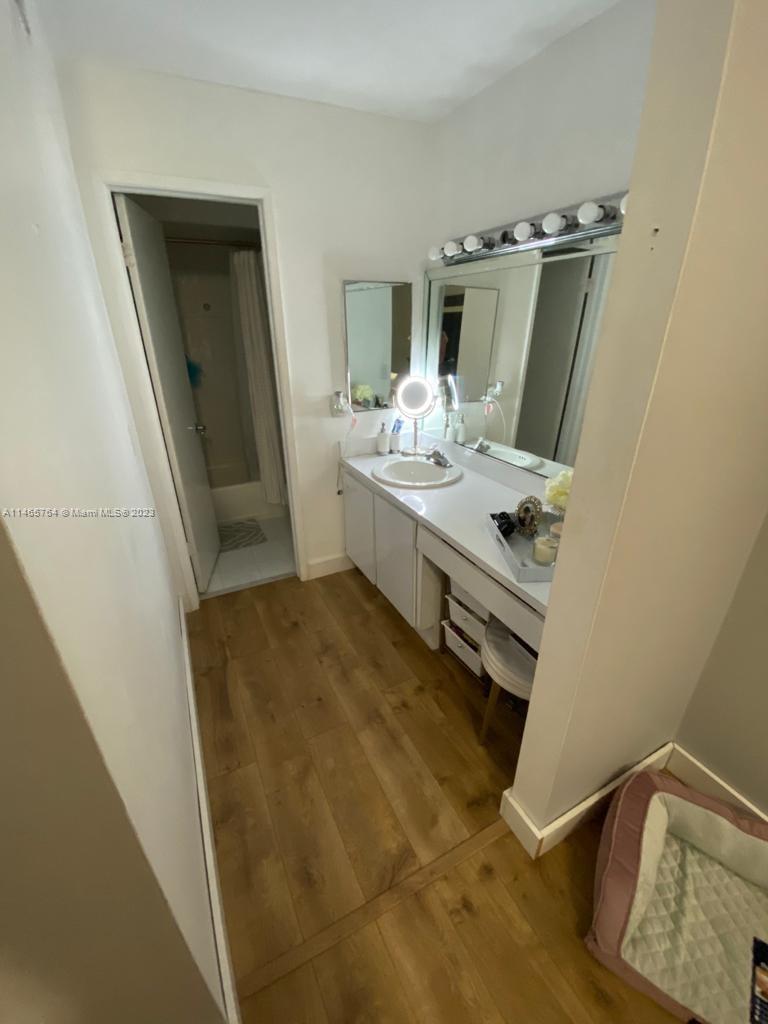 INDIAN SUMMER VILG CONDO - Residential