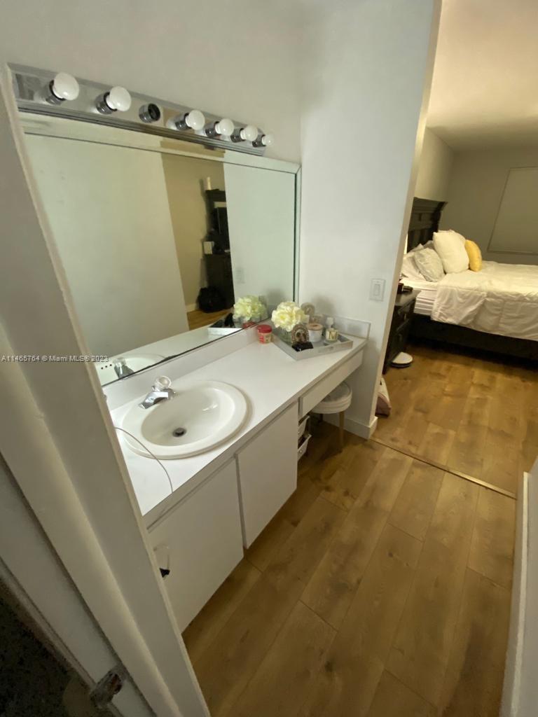 INDIAN SUMMER VILG CONDO - Residential