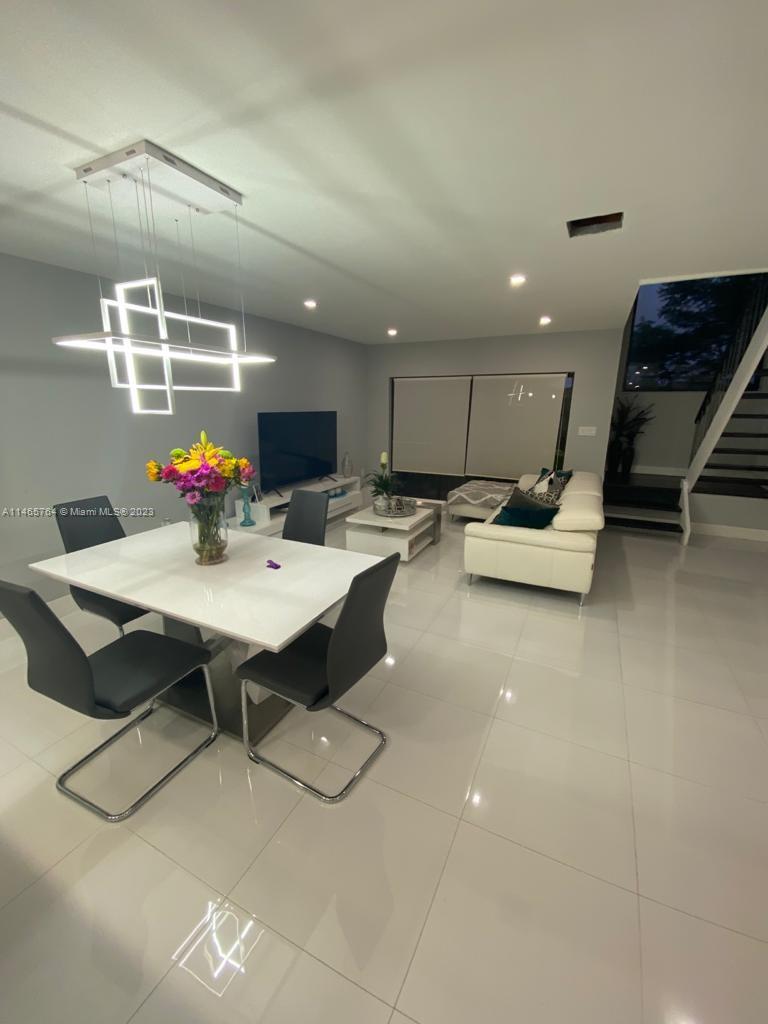 INDIAN SUMMER VILG CONDO - Residential