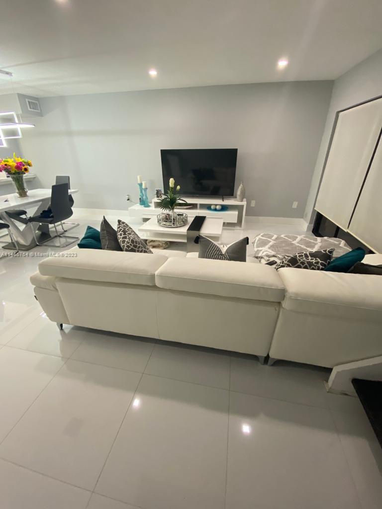 INDIAN SUMMER VILG CONDO - Residential