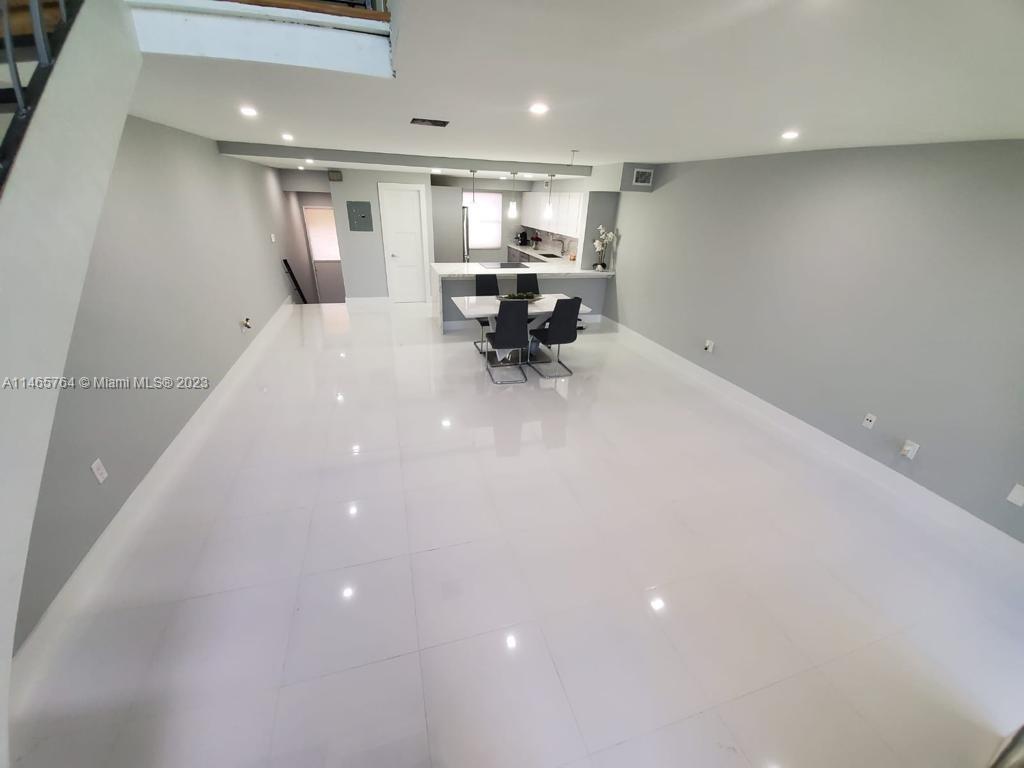 INDIAN SUMMER VILG CONDO - Residential