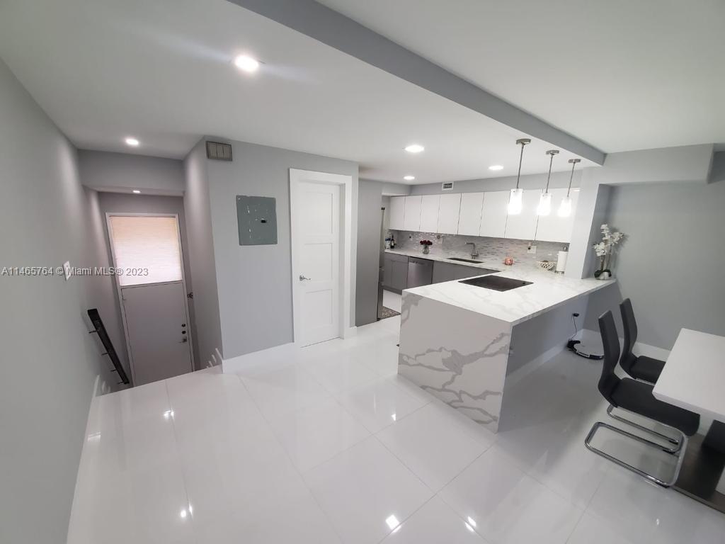 INDIAN SUMMER VILG CONDO - Residential