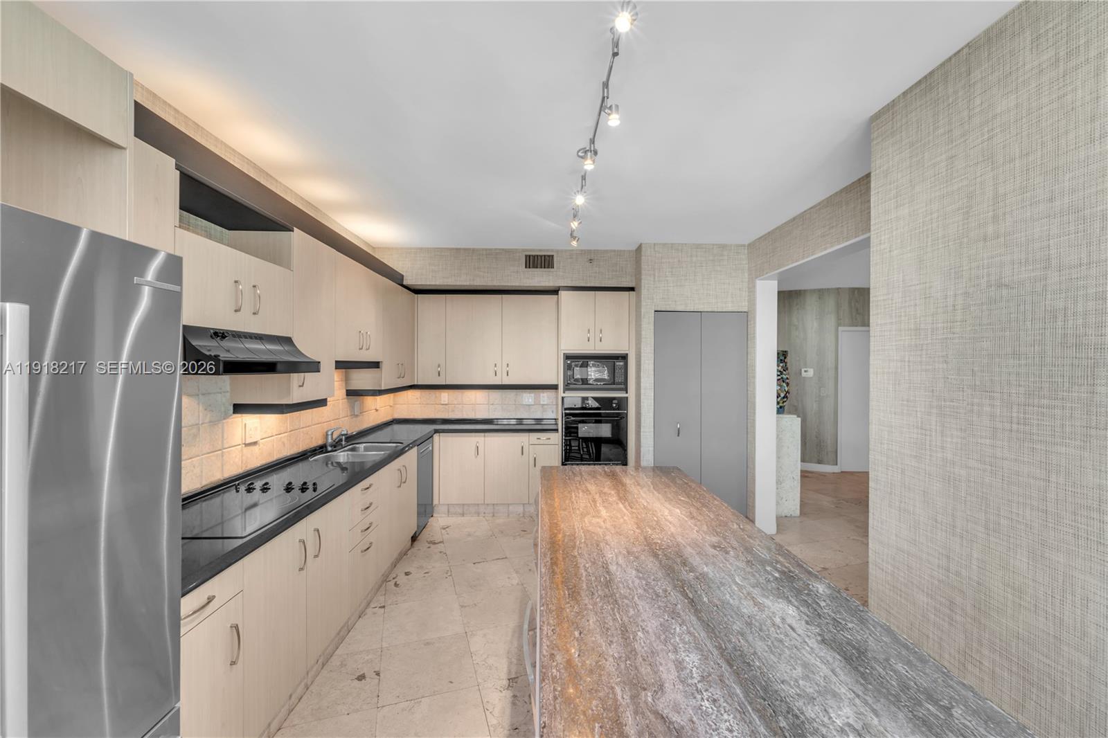 PORTOFINO TOWER CONDO - Residential