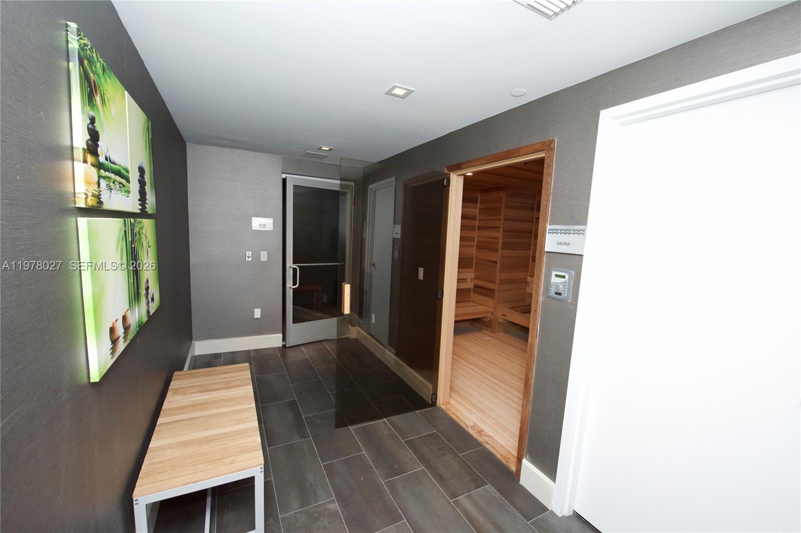 PARQUE TOWERS CONDO - Residential