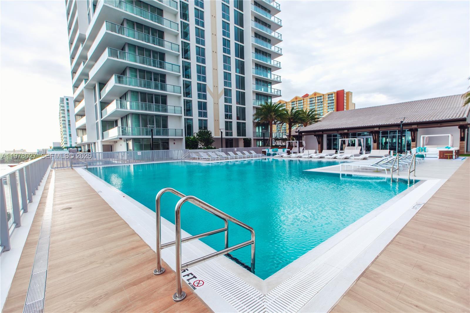 PARQUE TOWERS CONDO - Residential