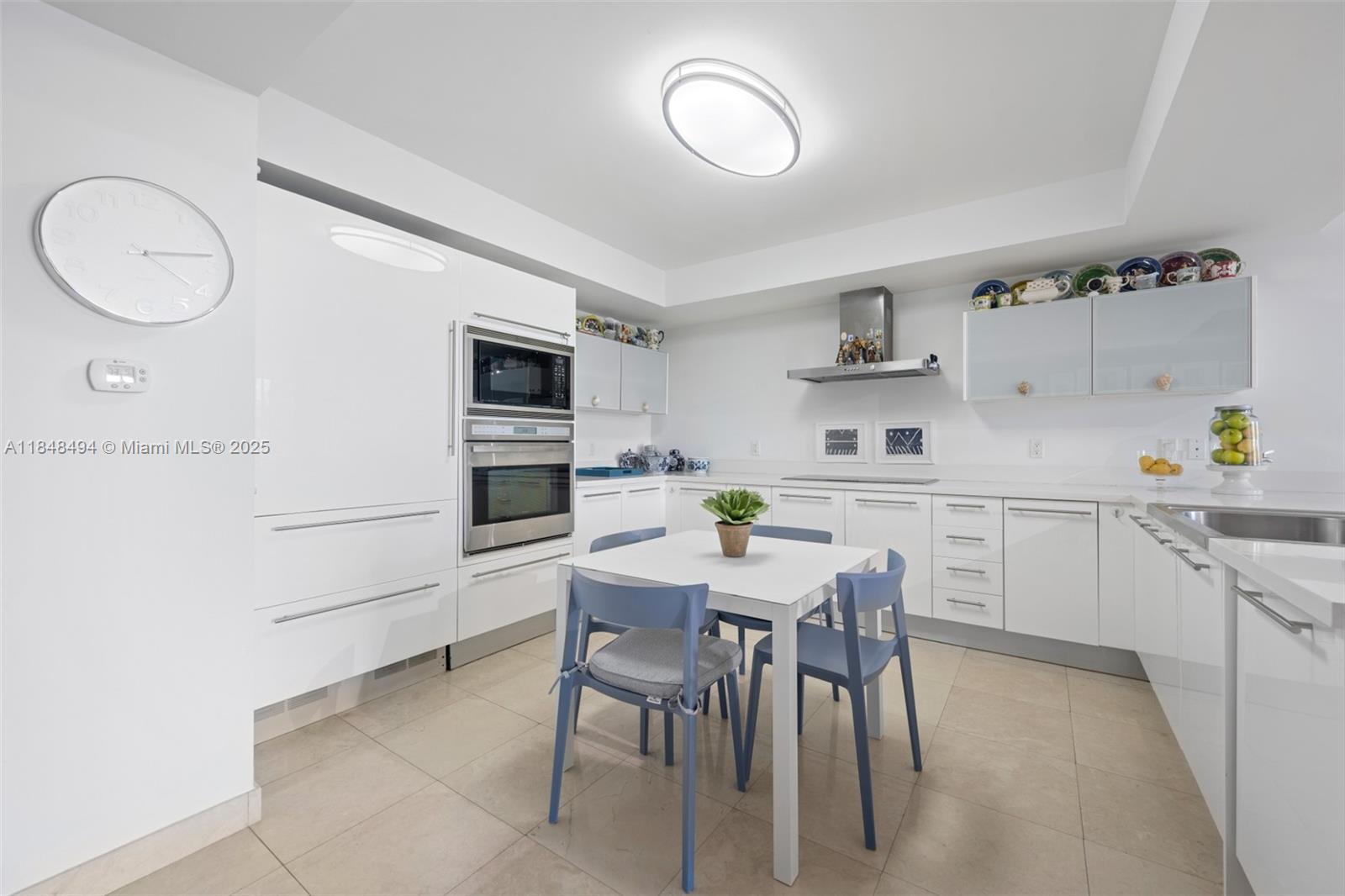 ST TROPEZ ON THE BAY 1 CO - Residential Lease