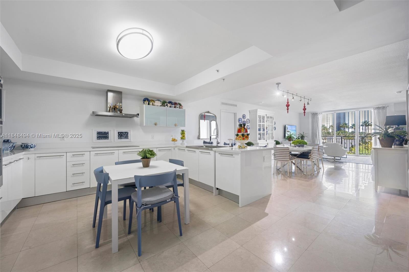 ST TROPEZ ON THE BAY 1 CO - Residential Lease