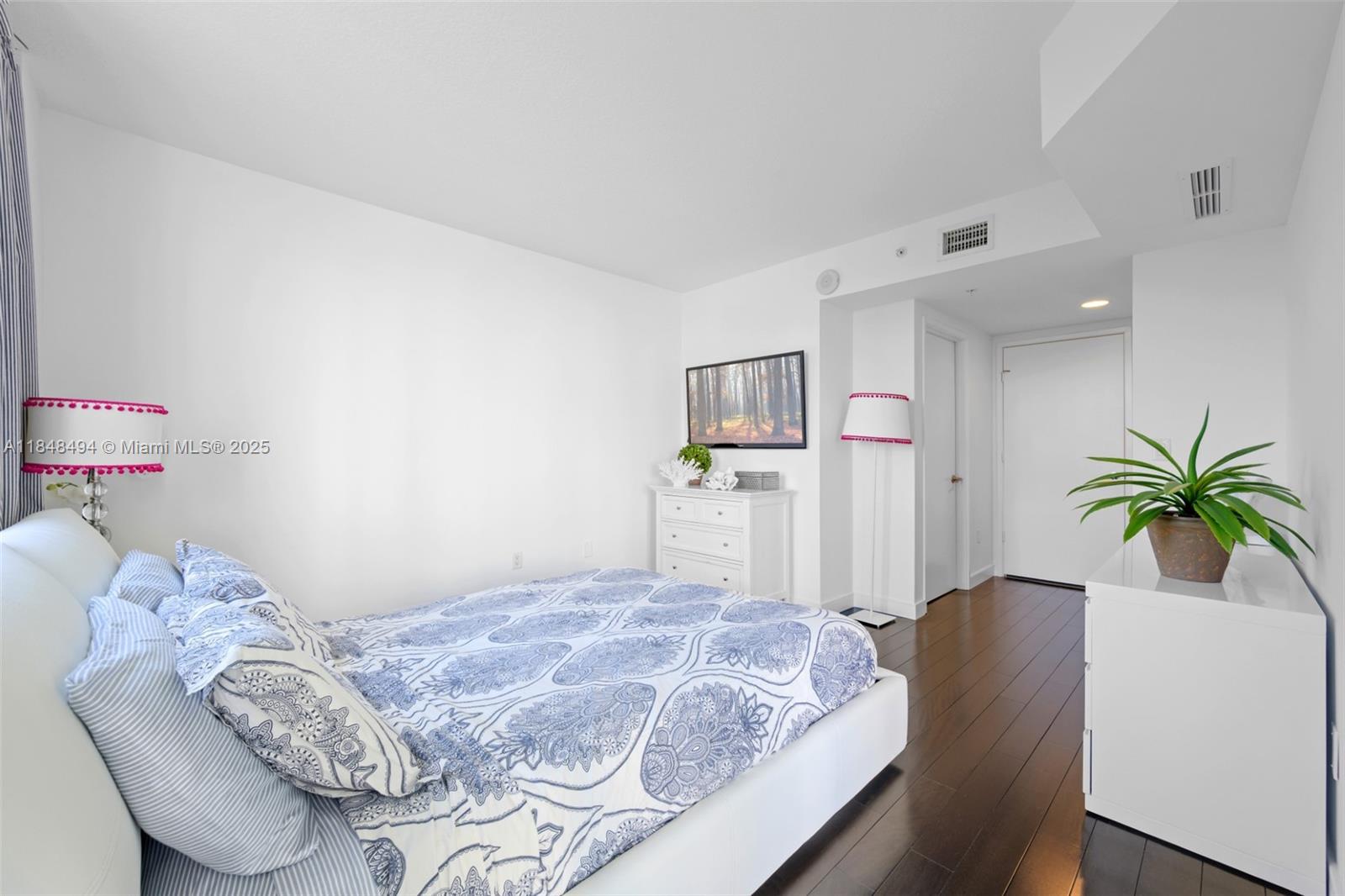 ST TROPEZ ON THE BAY 1 CO - Residential Lease