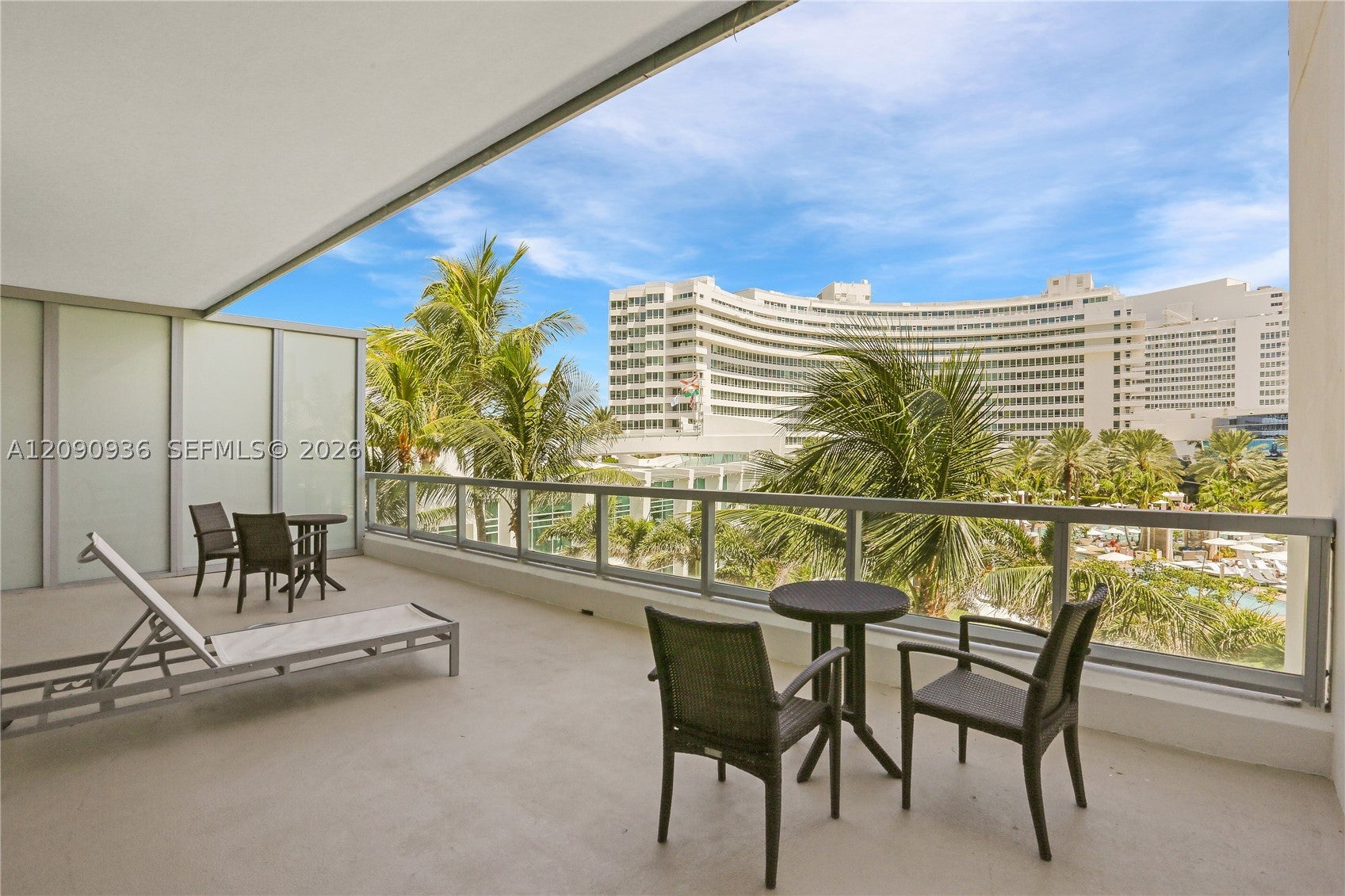 4391 Collins Ave 307