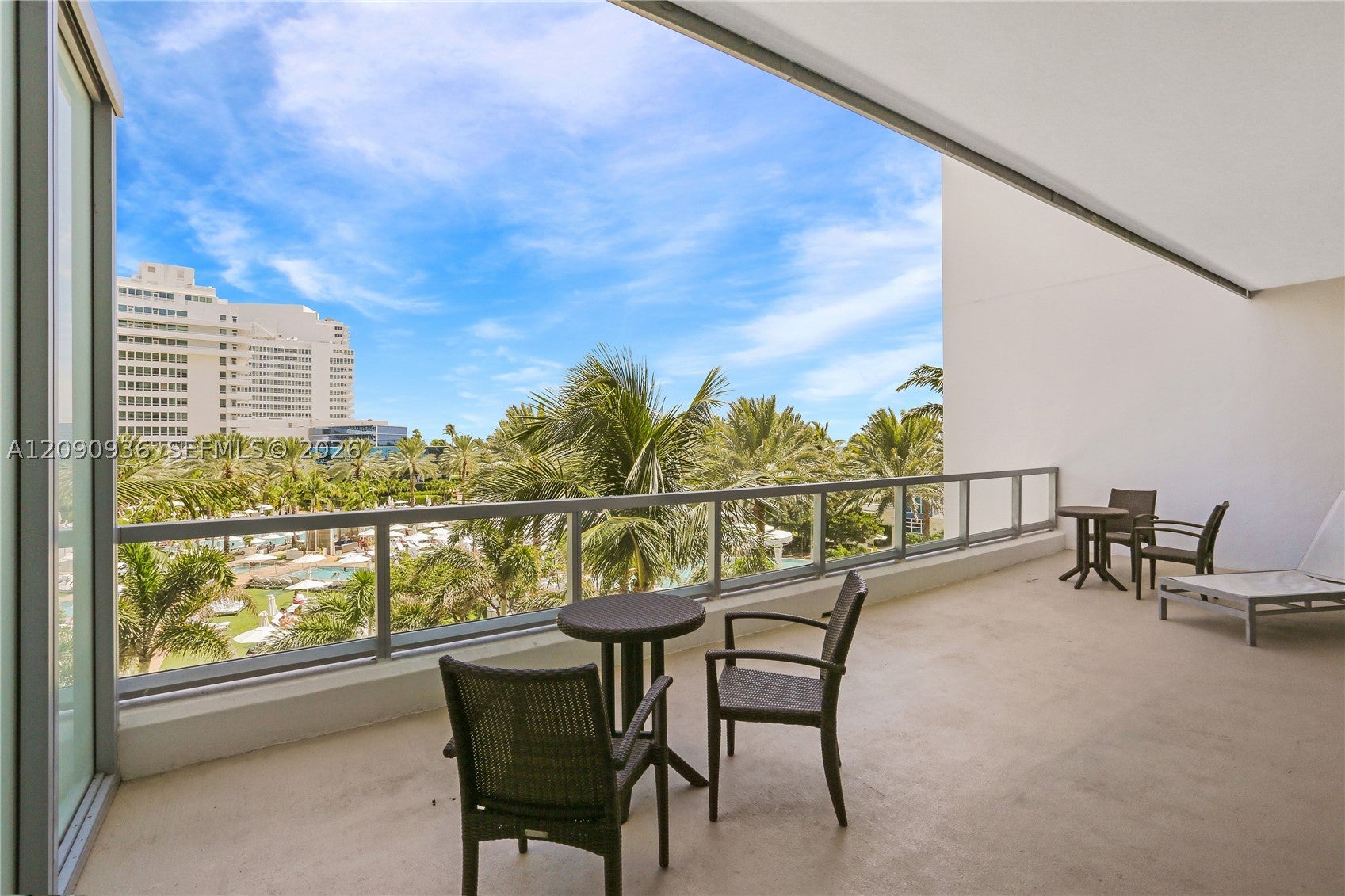 4391 Collins Ave 307