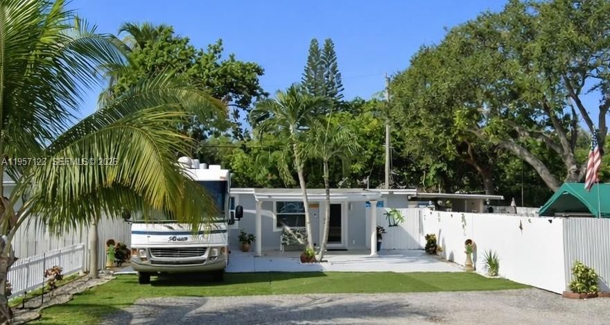 Is this the house you’ve been looking for?
This 2-bedroom, 1-bath home is in excellent condition and truly move-in ready, offering a comfortable space you can enjoy from day one.

The location is one of its best features: minutes away from the Seminole Hard Rock Hotel & Casino, close to shopping, dining, main roads, and the beach. Everything you need is nearby.

Plenty of parking space and a nice patio make it perfect for gatherings, and everyday living. A great option for families or anyone looking for a comfortable home in a convenient location.

Come see it and imagine yourself living here.