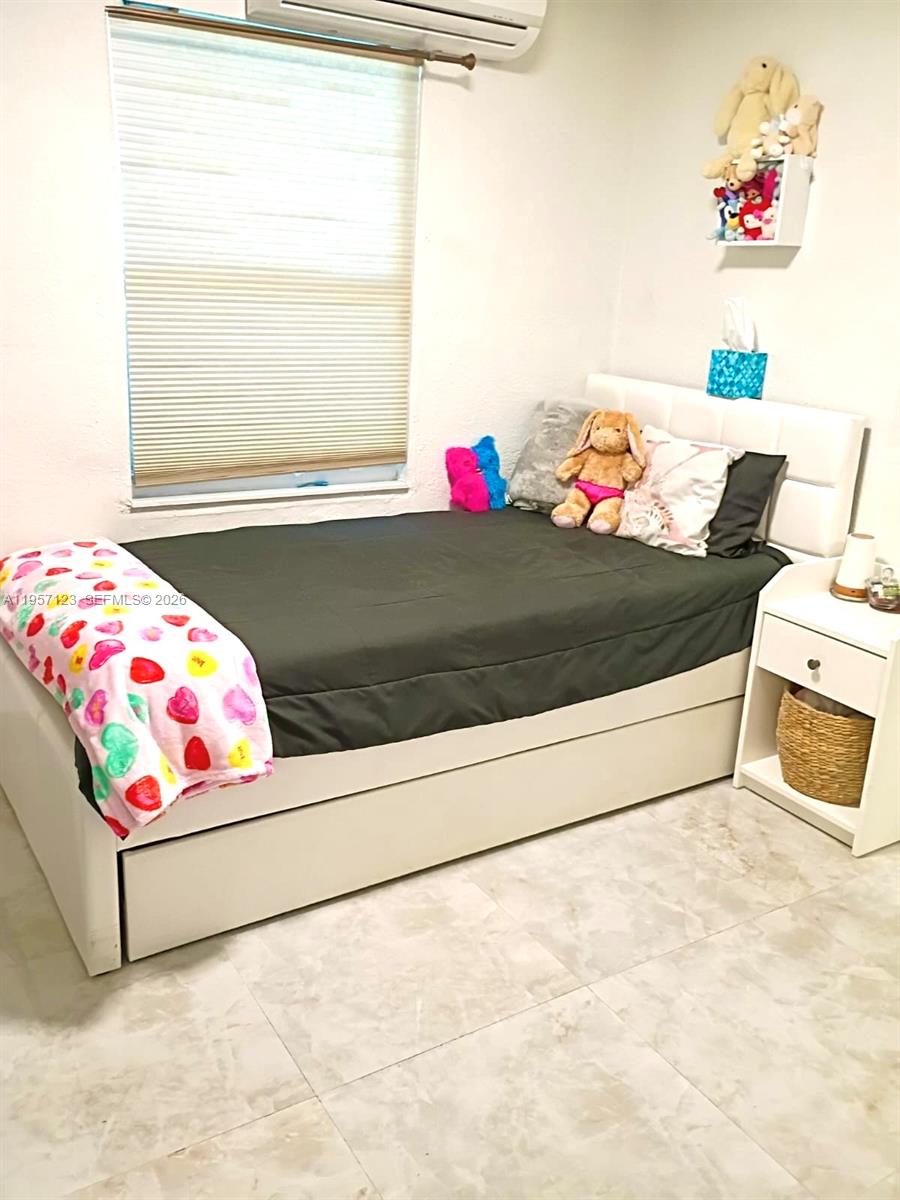 HOLLYWOOD BEACH HEIGHTS S - Residential