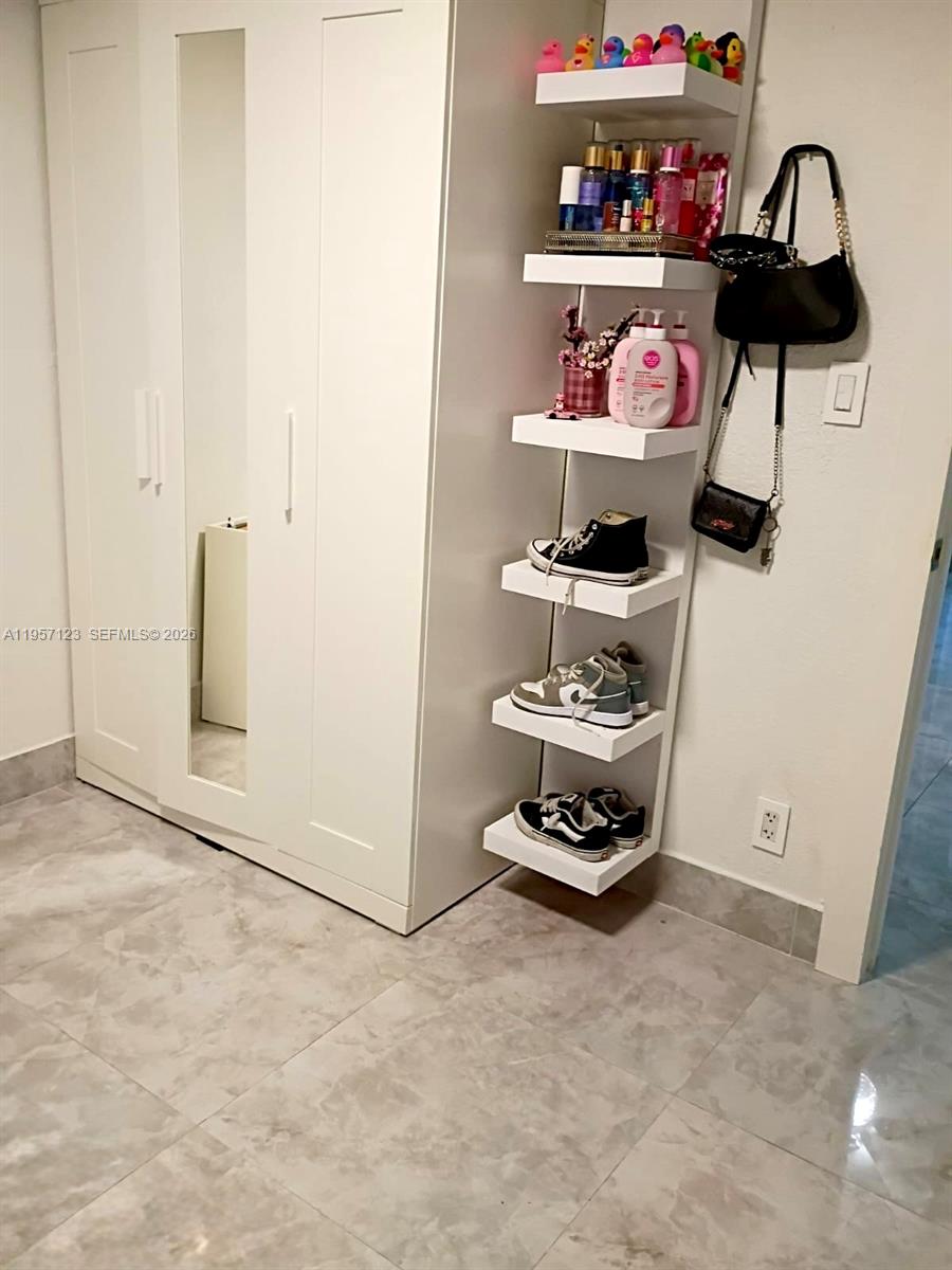 HOLLYWOOD BEACH HEIGHTS S - Residential