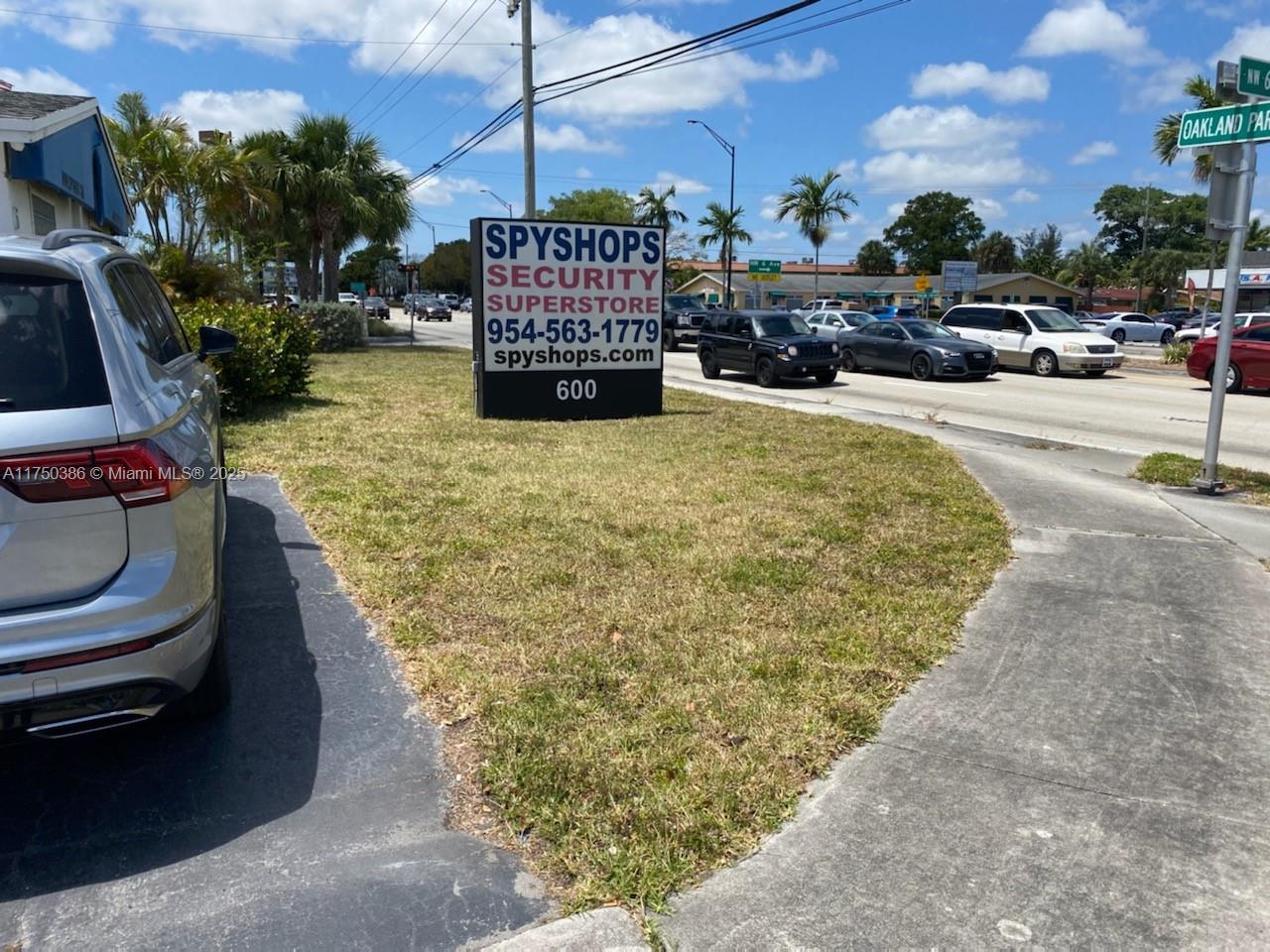 600 W Oakland Park Blvd