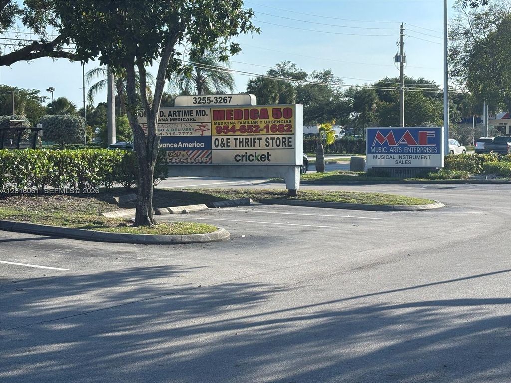 Photo of 3261 Davie Blvd, Fort Lauderdale, FL 33312 (MLS # A12016061)