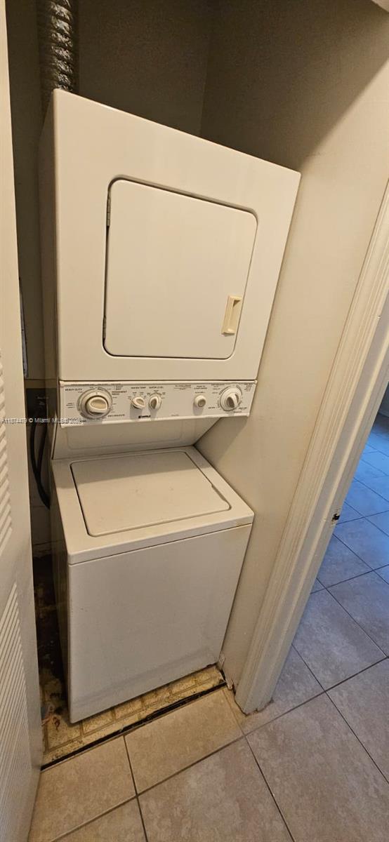 LAKEWOOD AT EMERALD HILLS - Residential Lease