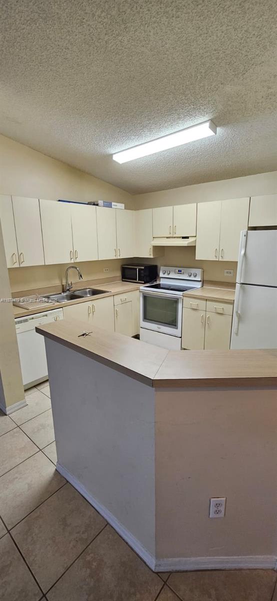 LAKEWOOD AT EMERALD HILLS - Residential Lease