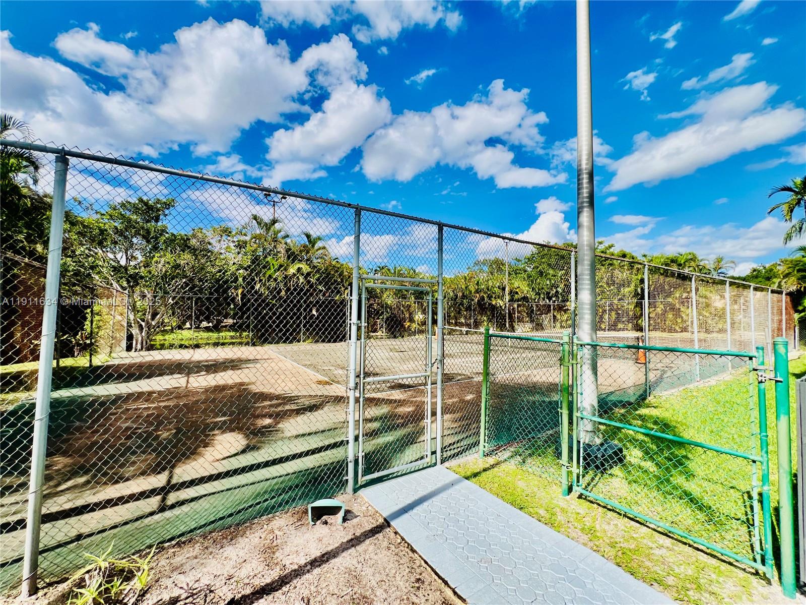 MANARANDA VILLAGE CONDO - Residential Lease